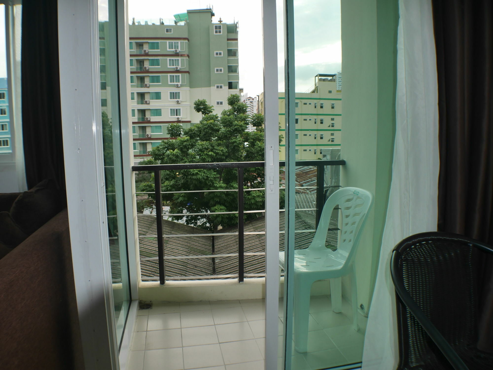 Darisa Apartment Service Patong Exterior photo